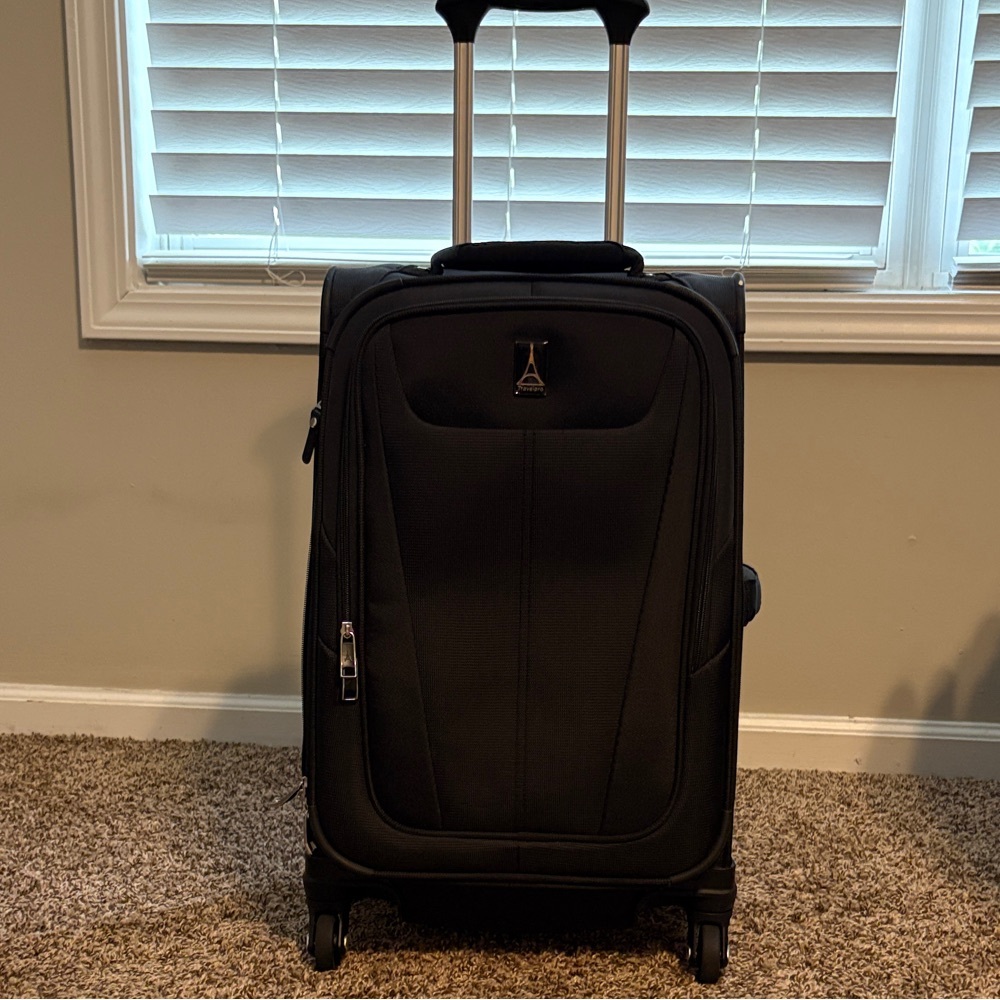 Travelpro Maxlite 5 21" Carry-On Expandable Spinner